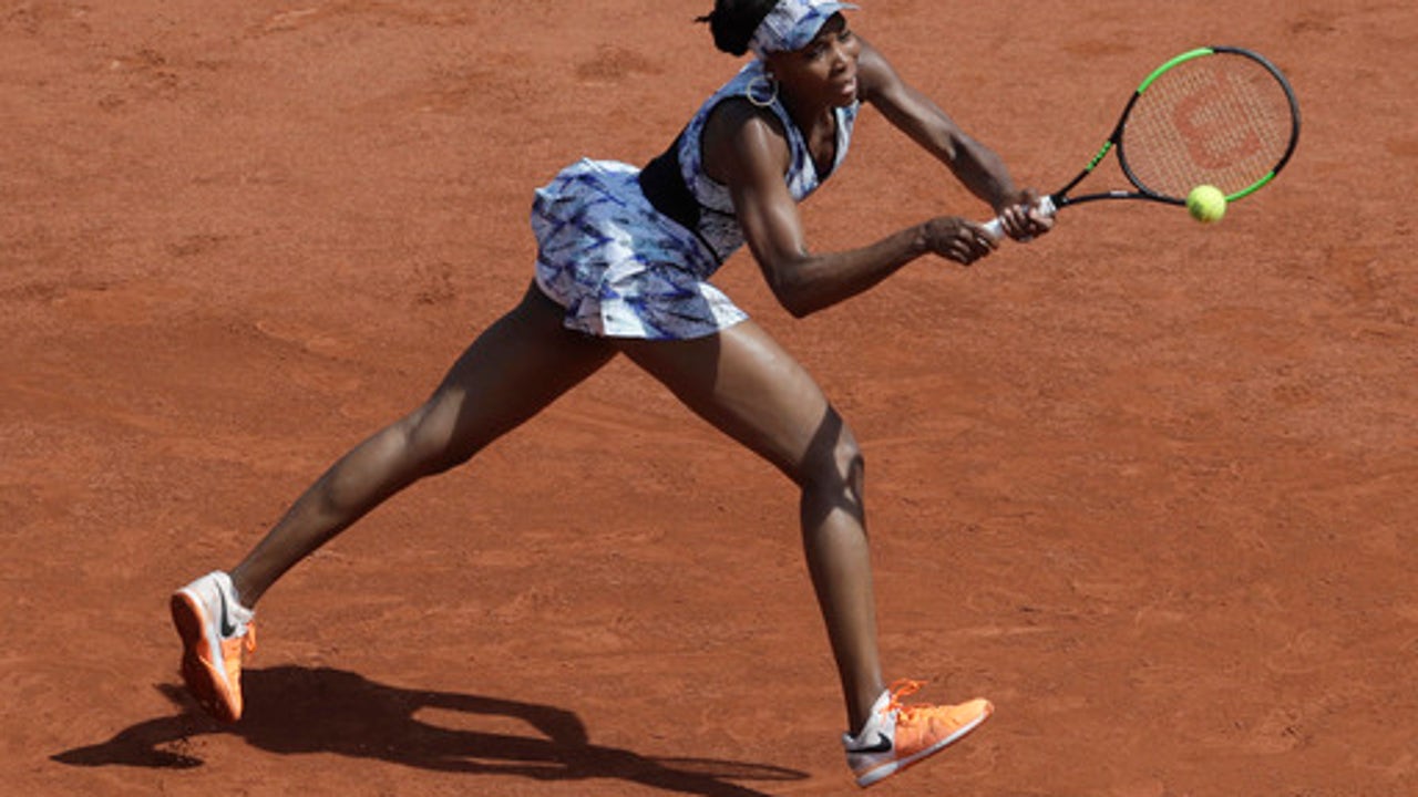 The Latest: Wozniacki advances to 3rd round at French Open